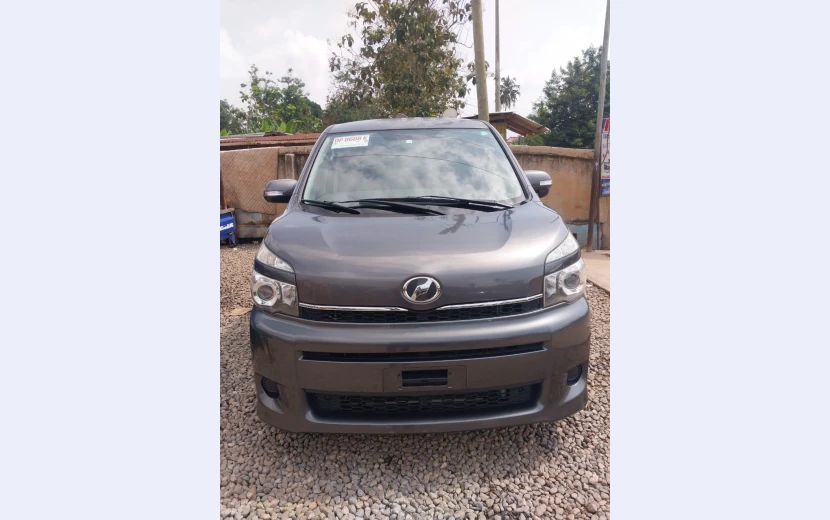 toyota-voxy-for-quicksale